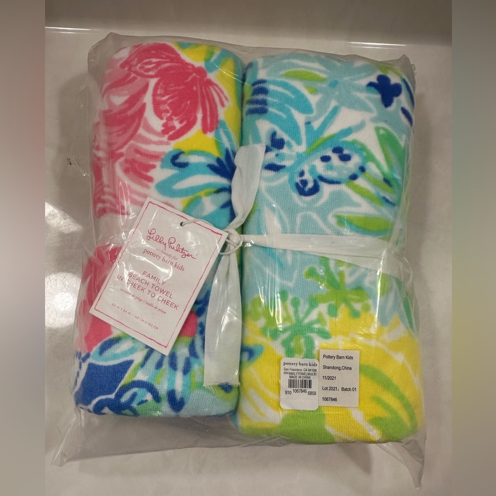 NIP Pottery Barn Lilly Pulitzer Cheek to Cheek Family Towel